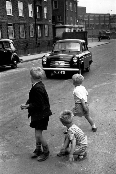 Summer 1954: Kids out of school wreak havoc on the streets of London 1950s Kids, Entitled Kids, Street Pics, London Kids, Book Thief, Street Image, Streets Of London, Children Playing, Street Kids