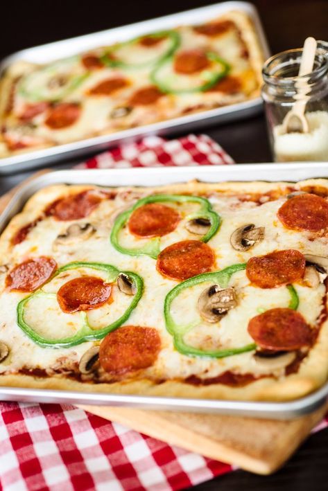 Toaster Oven Pizza, Toaster Recipes, Toaster Oven Cooking, Convection Oven Recipes, Toaster Oven Pans, Toaster Oven Recipes, Oven Meals, Quick Pizza, Convection Toaster Oven