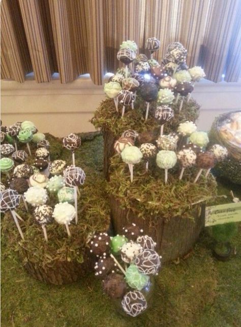 Enchanted forest cake pops Enchanted Forest Thank You Gifts, Enchanted Forest Sweet 16 Cake, Wedding Forest Theme, Garden Quince, Enchanted Forest Cake, Enchanted Forest Quinceanera, Enchanted Forest Prom, Enchanted Forest Party, Wedding Forest