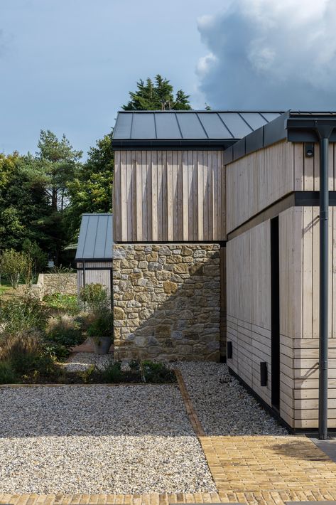 Shadow On Wall, Zinc Cladding, Modern Bungalow Exterior, Larch Cladding, Zinc Roof, Standing Seam Roof, Timber Screens, Contemporary Barn, Brick Cladding