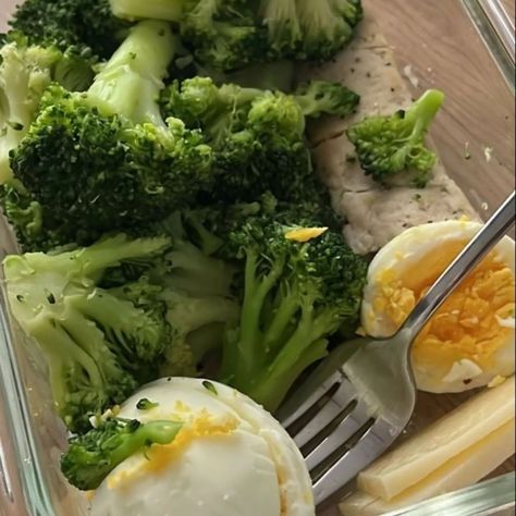 Yummy favorite Healthy Lunch Aesthetic, Pasti Fit, Makanan Rendah Kalori, Healthy Food Menu, Healthy Food Inspiration, Makanan Diet, Healthy Food Dishes, Healthy Food Motivation, Healthy Lifestyle Food