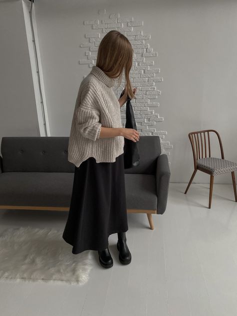 The Row Boots Outfit, Chunky Boots Outfit, Cozy Winter Aesthetic, Clean Outfit, Combat Boot Outfit, Winter Aesthetic, Cozy Outfit, Chunky Boots, Cozy Winter