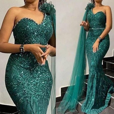 Miranda Green Evening Gown $499.95- Now part of the 24hr collection ✅ (same day delivery available in Melbourne on weekends) #loreta #emeraldgreendress #emeraldgreen Prom Dress, Prom, Lace, Green, Dresses