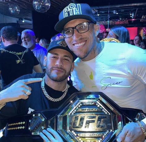 Neymar and Charles Oliveira, the current UFC Lightweight Champion. Charles Do Bronx, Cold Pics, Khamzat Chimaev, Mma Motivation, Charles Oliveira, Mma Videos, Ufc Poster, Sports Edits, Mma Girls