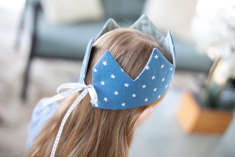 DIY Fabric Crown | Homemade Crown, Diy Christmas Hats, Diy Birthday Crown, Birthday Crowns, Bday Dinner, Crown Template, Fabric Crown, Felt Crown, Crown For Kids