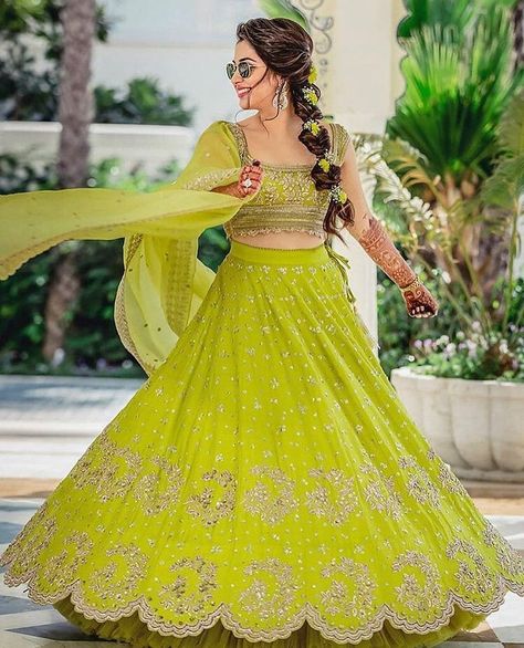 Gorgeous designer yellow lehenga perfect for haldi. #bridallehenga #haldilehenga #weddingwear #weddingoutfit #bridaloutfit #bridalwear #brides2019 #simplelehenga #elegantlehenga #shaadisaga Orang India, Bridal Mehndi Dresses, Mehndi Outfits, Mehndi Dresses, Mehndi Dress, Mehendi Outfits, Yellow Lehenga, Bridal Lehenga Collection, Designer Bridal Lehenga