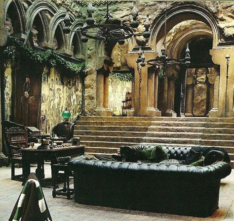 Slytherin Room, Slytherin Common Room, Harry Potter Wiki, Stile Harry Potter, Slytherin Pride, Slytherin Harry Potter, Images Harry Potter, Slytherin House, Hogwarts Aesthetic