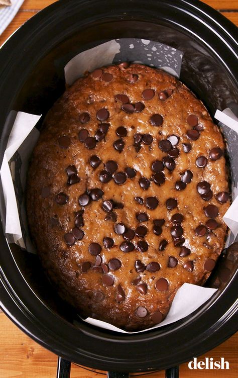 PSA: You can make the BEST banana bread in your slow cooker. Get the recipe at Delish.com. #recipe #easy #easyrecipes #delish #crock #pot #banana #bread #dessert #chocolate #slow #cooker #crockpot #slowcooker #bananabread #sweets Amazing Banana Bread, Breakfast Crockpot Recipes, Crock Pot Food, Crock Pots, Crock Pot Desserts, Slow Cooker Desserts, Best Banana Bread, Crockpot Dishes, Crock Pot Slow Cooker