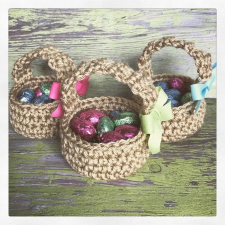 Crochet Mini Easter Basket, Crochet Easter Basket Free Pattern, Crochet Easter Basket Pattern, Easter Basket Pattern, Mini Easter Basket, Mini Baskets, Crochet Easter Basket, Yarn Scraps, Boho Basket