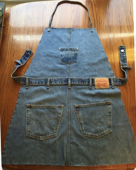 Denim Apron Diy Recycle Jeans Pattern, Jeans Into Apron, Diy Jean Apron, Jean Apron Diy Recycled Denim, Denim Apron Diy, Denim Apron Diy Recycle Jeans, Jean Recycle Ideas, Apron Jeans, Old Jeans Projects