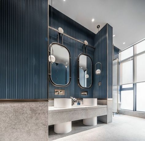 Toilet Sink Design, Luxury Public Bathroom, Blue Restroom, Bathroom Ideas Japandi, Japandi Bathroom Ideas, Glam Bathroom Ideas, Commercial Bathroom Ideas, Small Luxury Bathroom, Wooden Bathroom Mirror