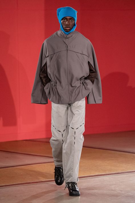 Coat 2020, Kiko Kostadinov, Sleeveless Blazer, Layered Shirts, Menswear Fashion Show, Menswear Fashion, Sleeveless Jacket, Menswear Collection, Fashion Show Collection