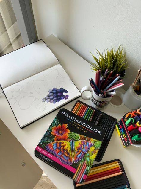 Drawing Materials Aesthetic, Color Pencils Aesthetic, Colored Pencil Aesthetic, Colored Pencils Aesthetic, Art Supplies Aesthetic, Coloring Books Aesthetic, Coloring Book Aesthetic, Drawing Hobby, Coloring Pencils