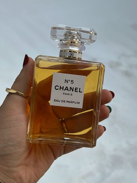 Chanel Number 5, Fragrances Perfume Men, Chanel N 5, Summer Drawings, Chanel N° 5, Dior Perfume, Chanel No 5, Chanel Perfume, Perfume Lover