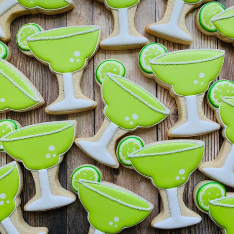 Mayo Cookies, Beer Cookies, Bachelorette Cookies, Lime Cookies, Beach Cookies, How To Make Margaritas, Decorated Cookies Tutorial, Summer Cookies, Sugar Cookie Designs