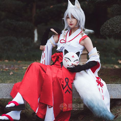 Genshin Impact Kitsune, Kitsune Saiguu, Kitsune Costume, Black Fae, Anime Suit, Sitting Pose Reference, Halloween Costume Suit, Fairy Cosplay, Anime Cosplay Makeup