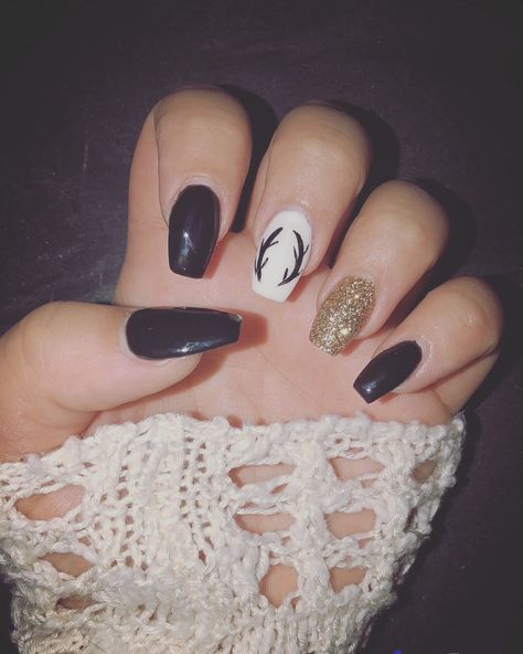 Deer Antler Nail Design, Hunting Nails Deer, Antler Nails Design, Deer Nail Designs Hunting Season, Deer Hunting Nails, Hunting Season Nails, Antler Nails, Hunting Nails, Silhouette Nails