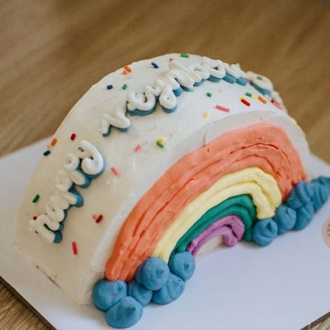 Half Moon Cake, Minimalist Cakes, Half Cake, Frosting Ideas, Cake Rainbow, Moon Cakes, Thanksgiving 2023, Rainbow Style, Event Decoration