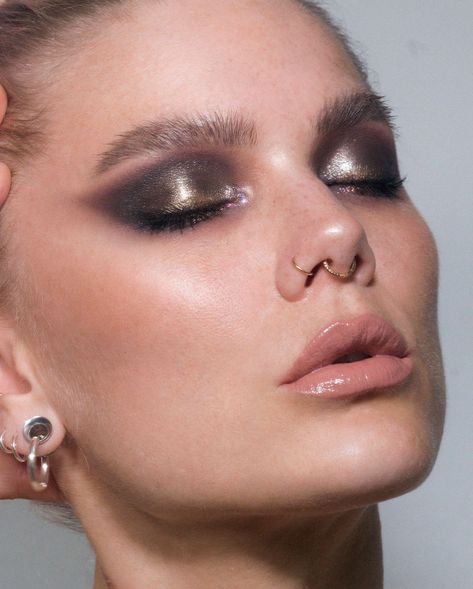 Smokey Editorial Makeup, Shimmer Smokey Eye, Whimsigothic Makeup, Ethereal Makeup Goddesses, Metallic Smokey Eye, Catwoman Makeup, Rocker Makeup, Sci Fi Makeup, Glam Rock Makeup