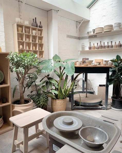 Pottery Studio Decor Style, Basement Pottery Studio Ideas, Indoor Pottery Studio, Modern Pottery Studio, Outside Pottery Studio, Pottery Studio Aesthetic Bedroom, Ceramic Studio Interior, Ceramic Pottery Studio, Pottery Studio Garage