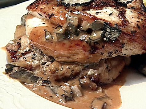 Roasted Chicken with Truffle Sauce recipe from The Best Of via Food Network Truffle Sauce Recipe, Truffle Chicken, Gordon Ramsay Dishes, Truffle Sauce, Roasted Potato Recipes, Roast Chicken Recipes, Truffle Oil, Roasted Potatoes, Roasted Chicken