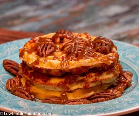 Banana Nut Chaffle Recipe Dessert Chaffle Recipes, Keto Banana, Chaffle Recipes, Chaffle Recipe, Waffle Maker Recipes, Sugar Free Cheesecake, The Best Dessert, Keto Pancakes, Low Carb Sweets