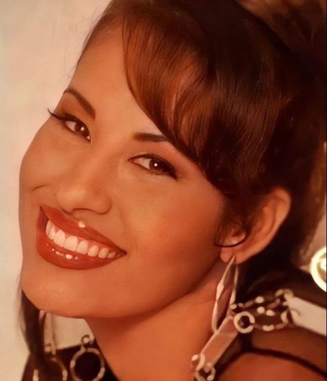 Selena Paraguay 💜 on Instagram Selena Quintanilla Wallpaper, Selena Quintanilla Body, Selena Wallpaper, Selena Boutique, Suzette Quintanilla, Selena Perez, Selena Quintanilla Fashion, Singer Fashion, Selena Q