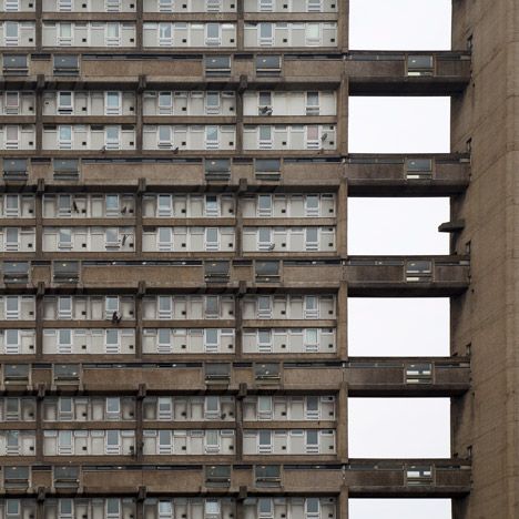 As the precursor to the larger and more famous Trellick Tower, Ernö Goldfinger's 27-storey Balfron Tower in east London was a testbed for the architect's utopian housing ideals Trellick Tower, Brutalist House, Brutalism Architecture, Brutalist Buildings, London Architecture, Unusual Homes, Social Housing, Brutalist Architecture, Urban Architecture