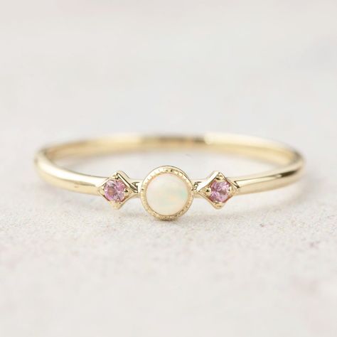 Pink Sapphire Band, October Birthstone Jewelry, Star And Moon, Zierlicher Ring, Pink Sapphire Ring, Engagement Ring White Gold, Moon Ring, Blue Sapphire Rings, October Birth Stone