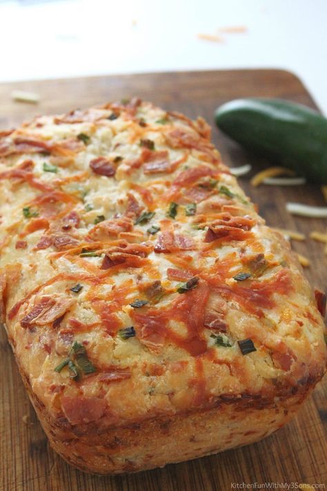 Jalapeno Cheese Bread Recipe Jalapeno Cheddar Bread, Garlic Naan Bread Recipe, Cheddar Cheese Bread, Taco Sticks, Jalapeno Cheese Bread, Mexican Cornbread Recipe, Cheddar Bread, Honey Oat Bread, Savory Bread Recipe