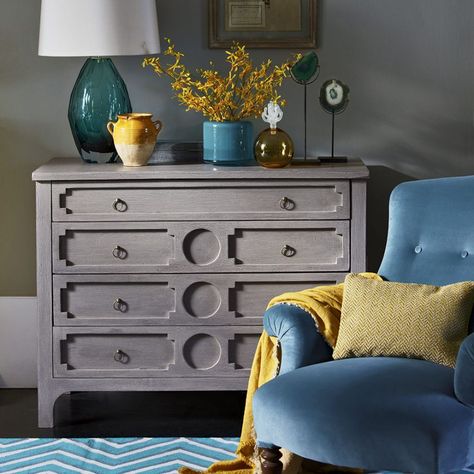 Bedroom corner with chest of drawers and teal armchair Teal Armchair, Cosy Bedrooms, Teal Living Room, Teal Rooms, Chic Bedrooms, Sitting Room Chairs, Living Room Images, Diy Living Room Decor, Basement Bedroom