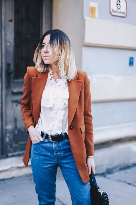 Style Guide: Wie kombiniert man eine Mom Jeans? Mom Jeans Outfits, Jeans Style Guide, Mom Jeans Style, Boho Mode, Mom Jeans Outfit, Jeans Outfits, Gucci Marmont, Outfit Jeans, Jeans Mom