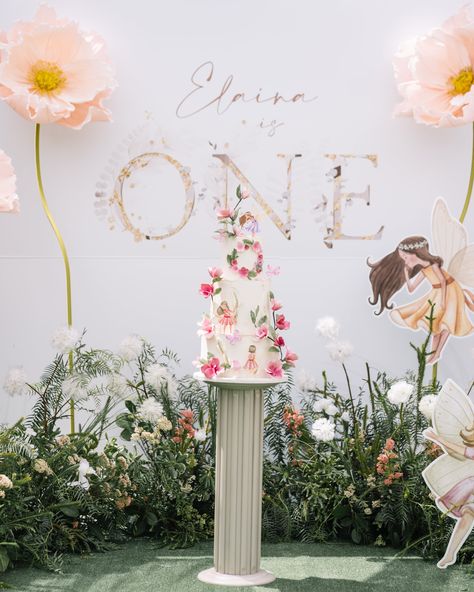 Diy Fairy Backdrop, Fairy 1st Birthday Backdrop, Thumbelina Birthday Party, Fairy Birthday Backdrop Ideas, Fairy Photo Backdrop, Birthday Flowers Decorations, Fairy Backdrop Birthday, Fairy First Birthday Party Backdrop, Fairy Birthday Backdrop