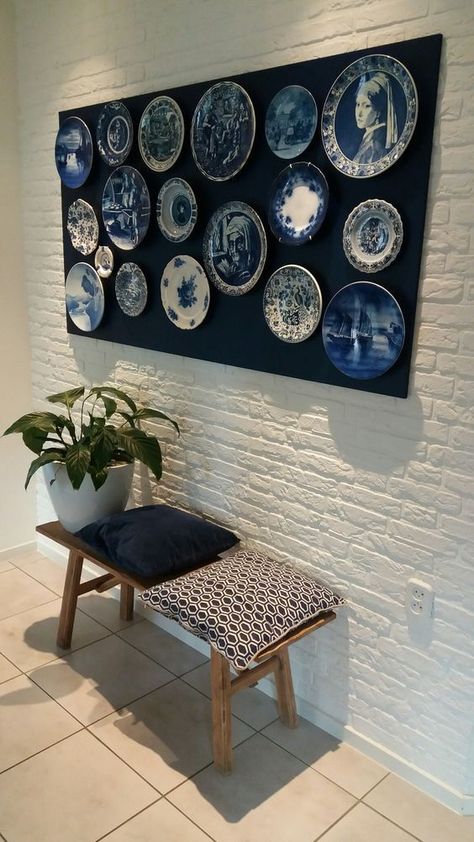 Delft Decor Ideas, Blue Plates Wall, Wall Collage Decor, Blue White Decor, Plate Wall Decor, Art Decor Diy, Plate Decor, Painting Furniture Diy, Master Bedrooms Decor