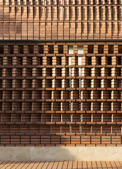 Cloaked in Bricks / Admun Design & Construction Studio Brick Jali, Brick Images, Brick Works, Brick Cladding, Brick Detail, Brick Art, Brick Construction, Brick In The Wall, Brick Texture