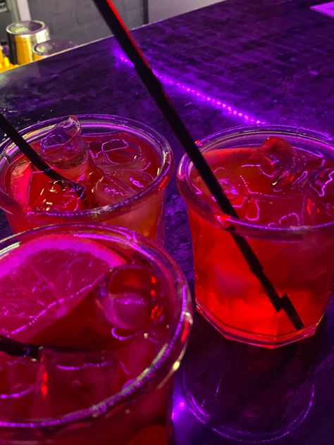 Lit Aesthetic Party, Nightclubs Aesthetic, Red Drink Aesthetic, Bebida Aesthetic, Alcoholic Drinks Aesthetic, Vegas Bars, Daniella Rose, Nightclub Aesthetic, Yummy Alcoholic Drinks