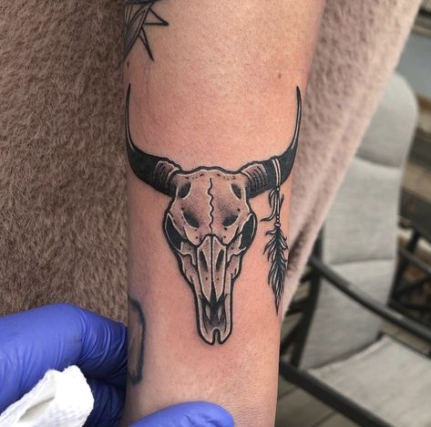 Bull Skull Back Tattoo, Ox Skull Tattoo, Traditional Bull Tattoo, Cow Head Tattoo, Bull Skull Tattoo, Cow Skull Tattoos, Goat Tattoo, Leg Patchwork, Traditional Tattoo Drawings