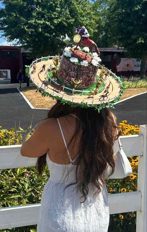 DIY creative Kentucky Derby horse racing hat Kids Derby Hat, How To Decorate Kentucky Derby Hat, Diy Derby Hats For Women, Diy Kentucky Derby Hat Ideas, Crazy Hat Day Ideas For Adults, Kentucky Derby Hats Diy Funny, Diy Derby Fascinator, Diy Derby Hat Ideas, Derby Hat Ideas