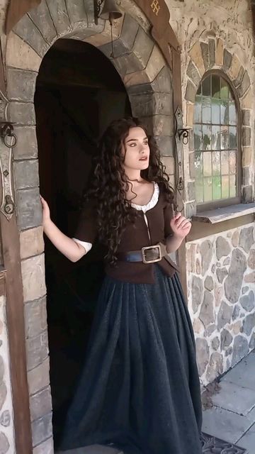 Celtic Women Dress, Outlander Womens Clothing, Outlander Costumes Halloween, Outlander Photoshoot Ideas, Claire Outlander Costume, Outlander Aesthetic Fashion, Outlander Costumes Diy, Outlander Outfits Inspiration, Scottish Photoshoot