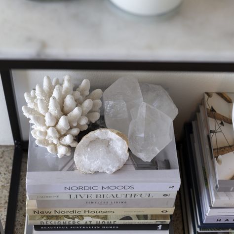 Crystals Living Room, Crystal Office Decor, Crystal Home Decor Ideas, Crystals Aesthetic Home Decor, Crystal Mantle Decor, Home Decor Crystals, How To Decorate With Crystals, Living Room Crystal Decor, Boho Crystal Decor