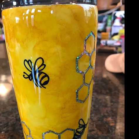 Glitter Yeti, Food Safe Epoxy, Bee Honeycomb, Painted Wine Bottles, Custom Tumbler Cups, Glitter Cups, Diy Tumblers, Cricut Creations, Cricut Projects Vinyl