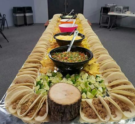 Epic taco table-decided on mini tacos since everything will be bite size Tacobar Party, Taco Bar Party, Wedding Buffet Food, Dinner Family, Taco Party, Taco Bar, Food Stations, בר מצווה, Snacks Für Party