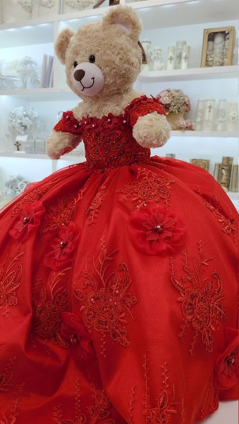 Quince Decorations Red, Quinceanera Teddy Bear, Red Quince Theme, Red And Gold Quince, Red Quinceanera Ideas, Teddy Bear Dress, Quinceanera Red, Quinceanera Accessories, Quince Themes