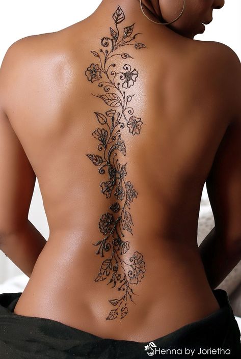 Henna Spine Tattoos For Women, Henna Tattoo Designs Body Art, Henna Tattoo Chest For Women, Henna On Back Hand, Henna Body Art Back, Spinal Henna Tattoo, Back Henna Tattoos, Henna Tattoos On Back, Henna Back Tattoo Designs