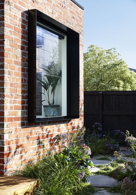 Window Shroud, Window Options, Black Window Frames, Australian House, Housing Design, Recycled Brick, Burnt Wood, Suburban House, Casa Country