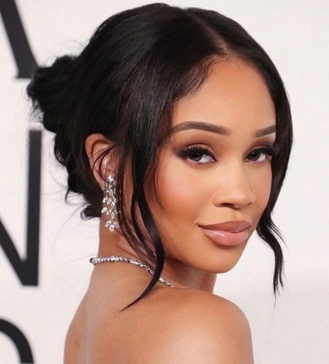 Saweetie Makeup, Updo Bangs, Bangs Hairstyles Ideas, Classy Updo, Strapless Dress Hairstyles, Clipin Hair Extensions, Black Hair Updo Hairstyles, Classy Makeup, Cfda Awards