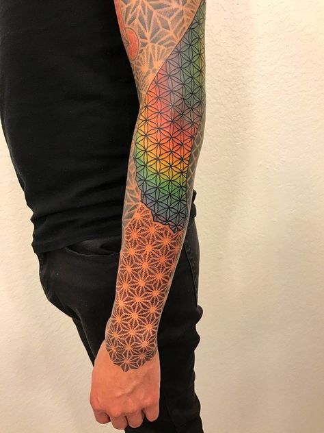 Tatoo 3d, Geometric Tattoo Pattern, Eyeshadow Step By Step, Geometric Sleeve Tattoo, Tattoo Filler, Omerta Tattoo, Muster Tattoos, Geometry Tattoo, Geometric Tattoos