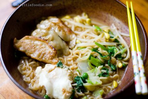 Semi-Homemade Ramen Bowl. made it last night - pretty good! Frozen Potstickers, Noodles And Company, Frozen Dumplings, Homemade Ramen, Semi Homemade, Being A Parent, Winter Dinner, Ramen Bowl, No Dairy Recipes