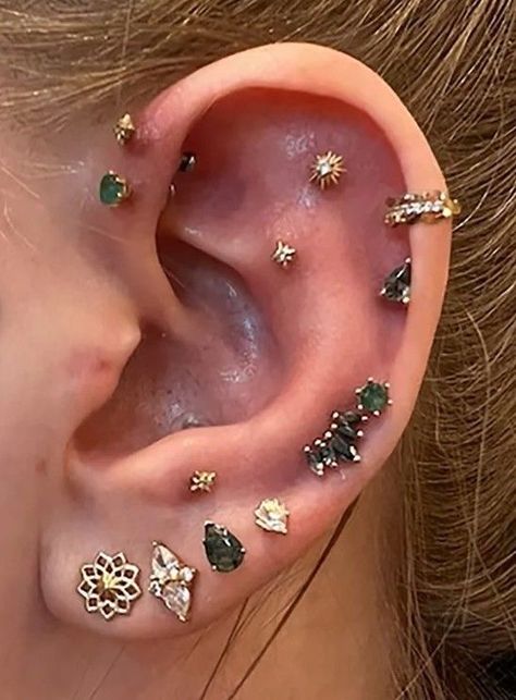 Ear Setup, Ear Project, Piercing Inspiration, Ear Piercings Chart, Ear Piercing Studs, Dope Jewelry Accessories, Piercing Inspo, Cool Ear Piercings, Pretty Ear Piercings