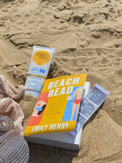 Beach Reads 2020, Summer Reading Aesthetic, Bookmark Diy, Beach Reads, Summer Reads, Diy Bookmark, Dylan Obrien, Emily Henry, Beach Read